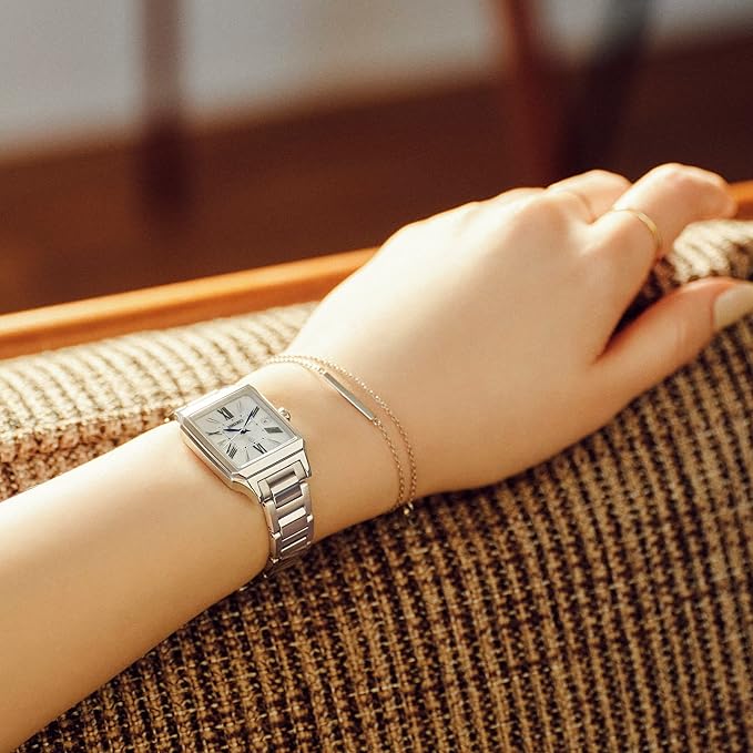 SEIKO LUKIA GROW SOLAR RADIO WAVE SQUARE DESIGN SILVER WOMEN WATCH SSVW209